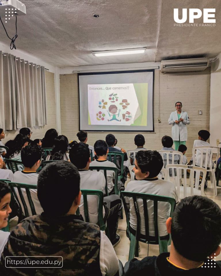 Charla Educativa en el Colegio Católico El Redentor 